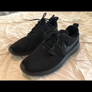 Black Nike Roche One (8.5)